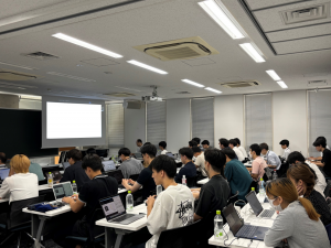 ERATO片岡ラインX線ガンマ線イメージングの全体会議の会場風景。60名を超える研究者・学生が発表を聞いている様子。